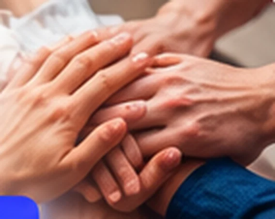 Mani unite in un gesto di sostegno